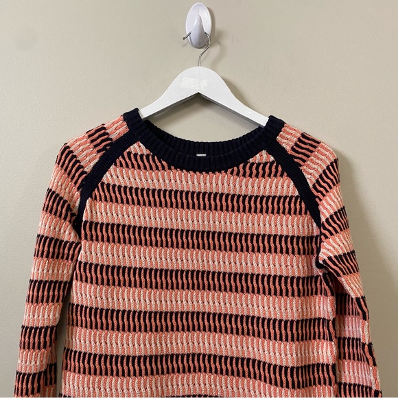 Lululemon women’s Devi CrewNeck knit pullover sweater - Naval blue/plum peach - Picture 3 of 10